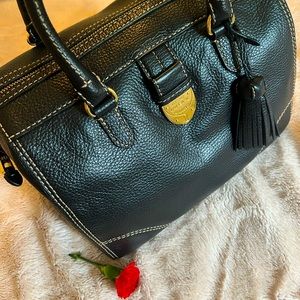 Cartera Ralph Lauren negra con detalles dorados piel genuina
